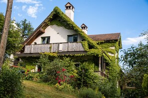 Front of property - Vintage House Podliparska (Kostel)
