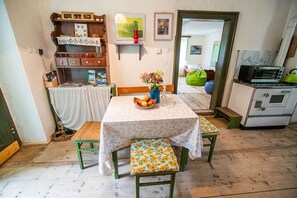 บ้านพัก (Two Bedroom House) | ครัวส่วนตัว | ตู้เย็น, เตาอบ, เตาประกอบอาหาร, เครื่องครัว/จาน/ช้อนส้อม