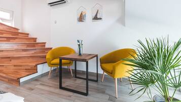 Appartement (Apartment with terrace) | Salle de séjour