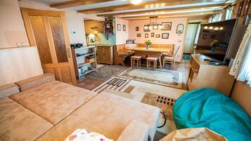 Apartamento (One bedroom Apartment) | Sala de estar | TV