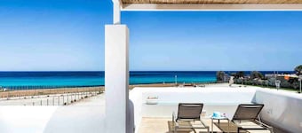 Seaside vacation rental Estate for 40 people in Sicily with 6 pools and AC