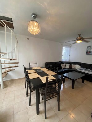 Interior - 3-bed Apartment With sea Views in Punta Sam (Punta Sam)