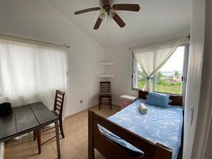 2 makuuhuonetta, silitysrauta/-lauta, ilmainen Wi-Fi, vuodevaatteet