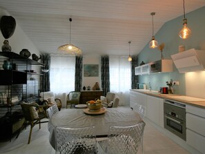 Fridge, microwave, oven, stovetop - Charming Renovated House, Close to Shops and Beach, La Tranche-sur-Mer (La Tranche-sur-Mer)