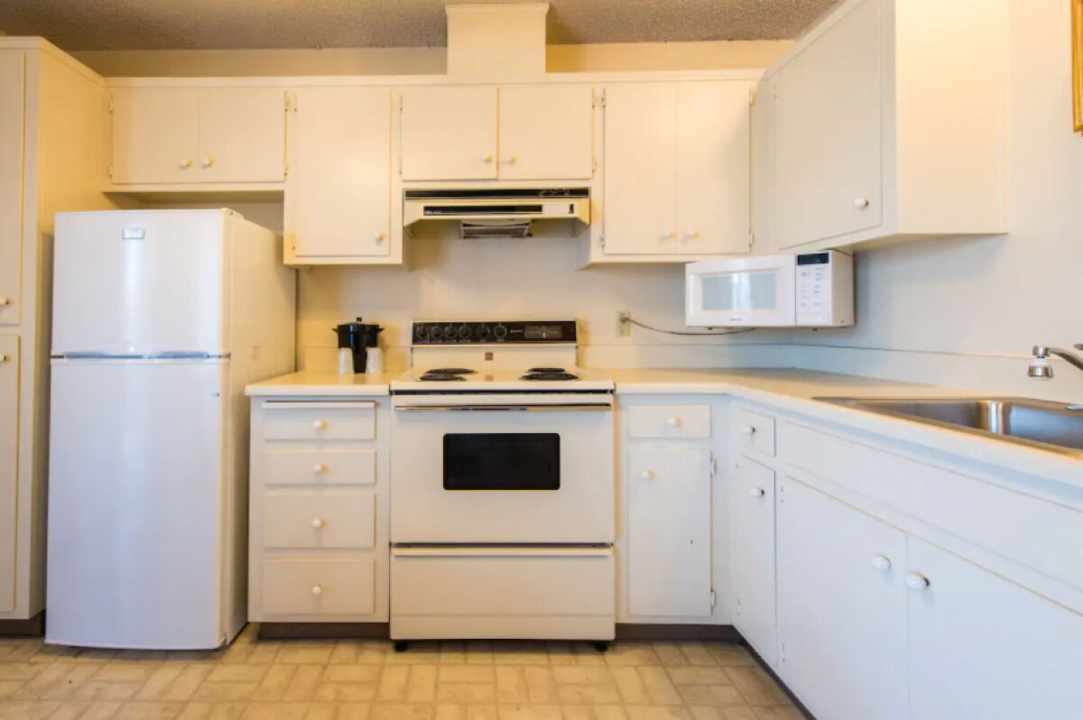 Lovely Escape! 3 Units with Pool and Jacuzzi! Free Breakfast, Free Parking