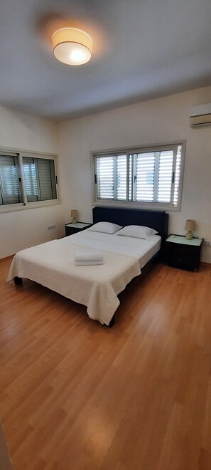 3 slaapkamers, een bureau, een strijkplank/strijkijzer, gratis wifi
