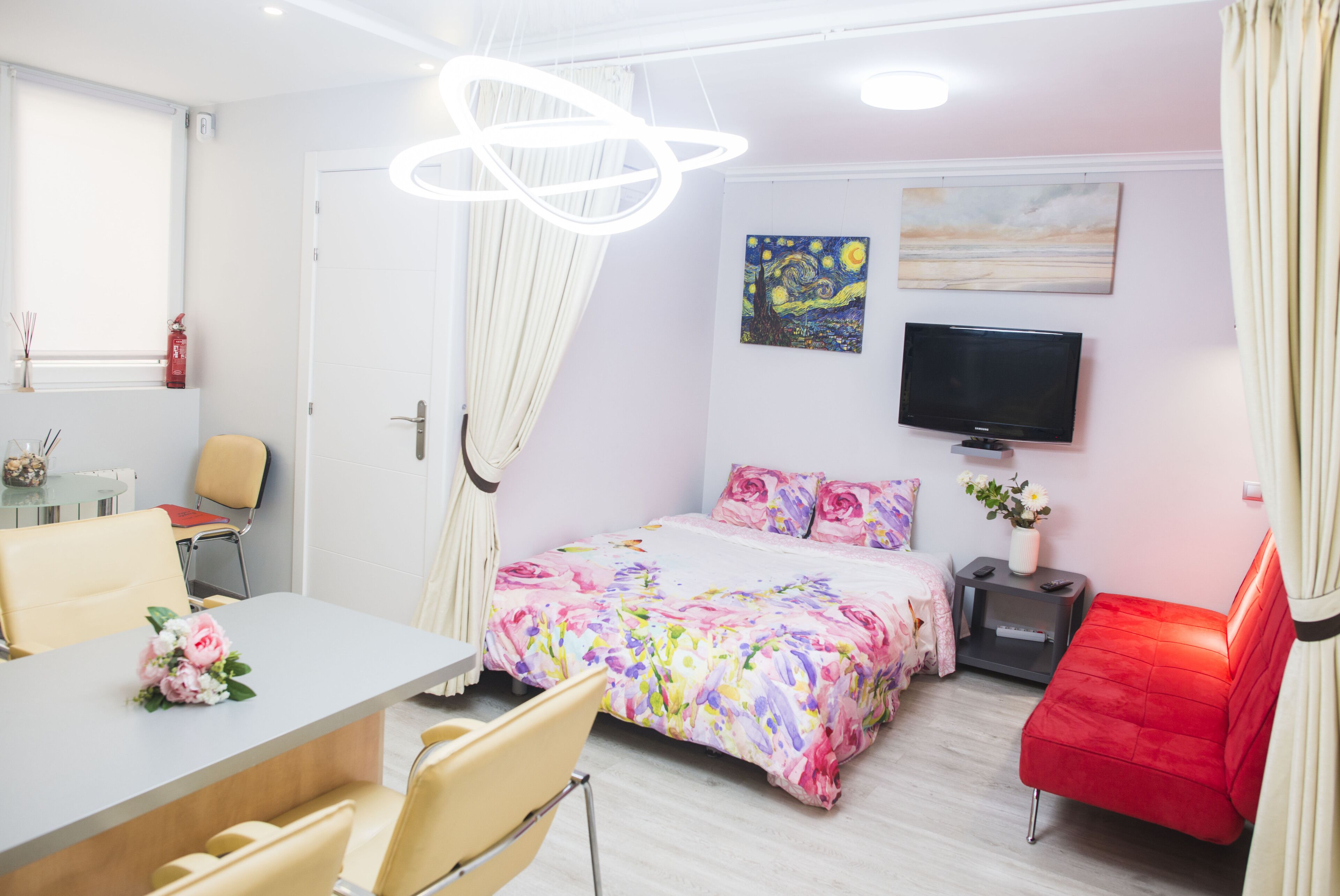 2 slaapkamers, een bureau, geluiddichte muren