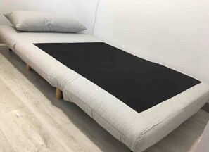 2 soverom, skrivebord, lydisolert og strykejern/-brett