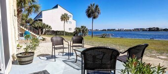Snowbird Friendly-View of Santa Rosa Sound | Enclosed Sun Room | Community pool | Small Dog-Friendly