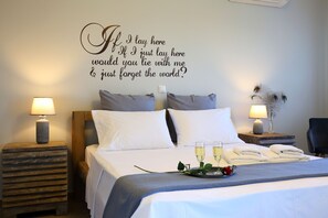 3 bedrooms, in-room safe, iron/ironing board, free WiFi - Alea Resort Phedra-Luxury private villa with pool-a great sea view-dreamy sunset (Kaligoni)