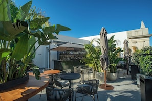 Poolside bar