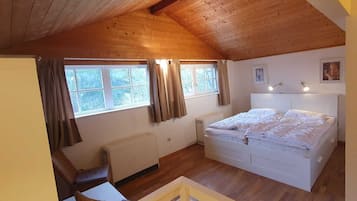 1 bedroom, iron/ironing board, travel cot, WiFi