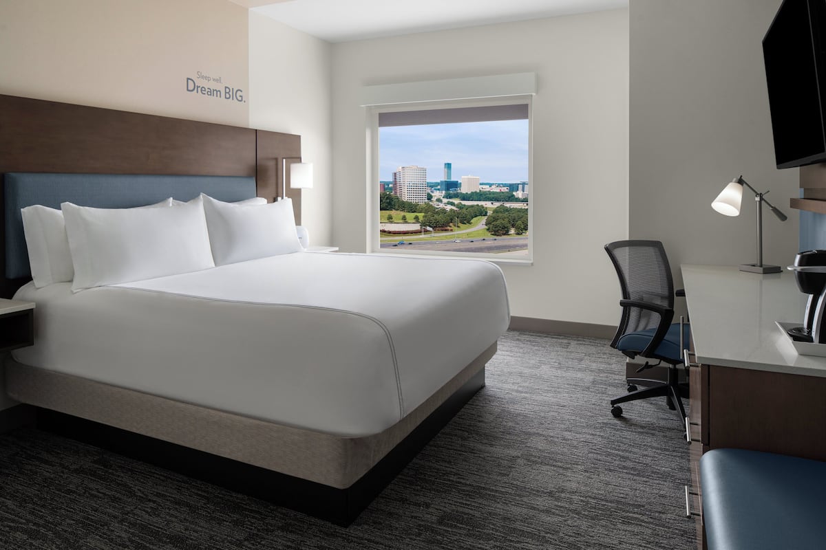 Premium bedding, in-room safe, desk, laptop workspace