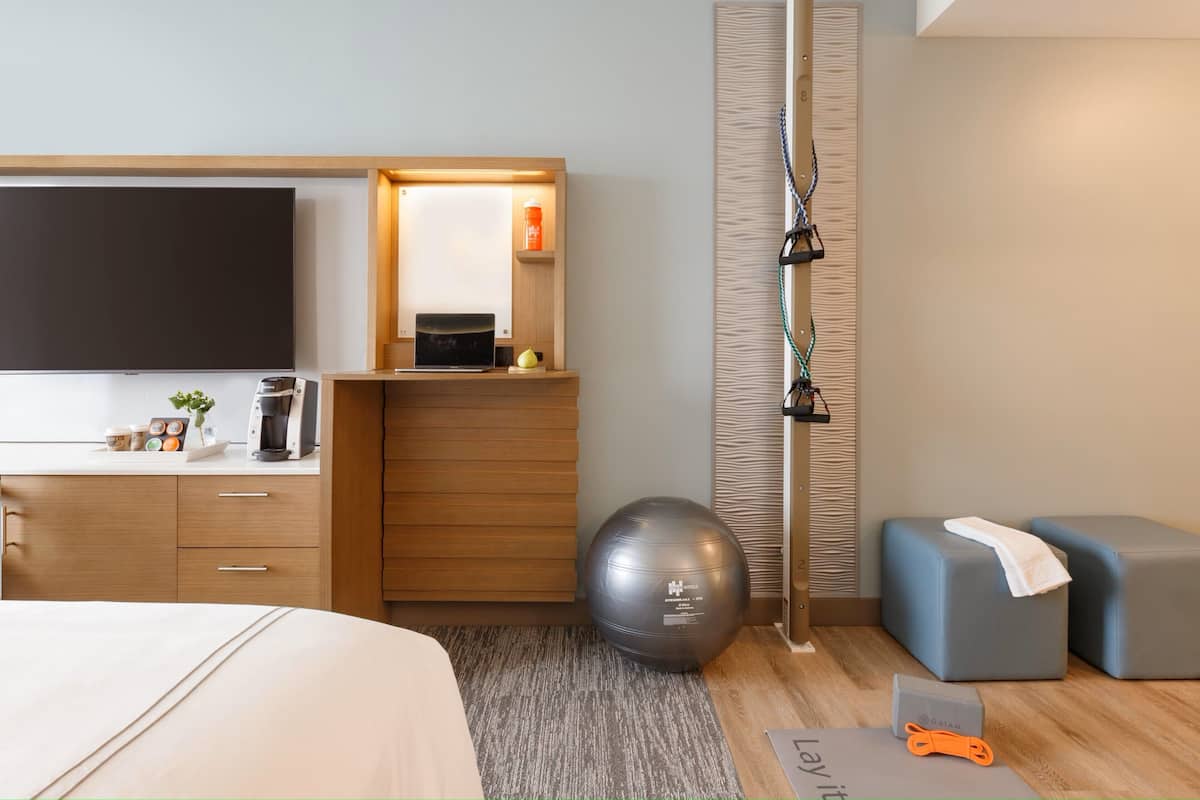 Sengetøy av topp kvalitet, safe på rommet og skrivebord