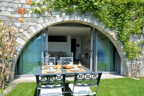 屋外ダイニングエリア