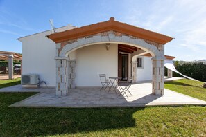 Exterior - Idyllic Holiday Home "Oasis of Relaxation" with Garden and Terrace (Budoni)