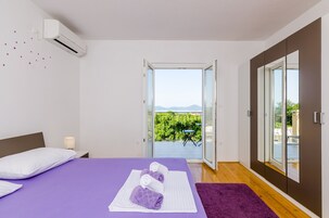 Apartamento (One Bedroom Apartment with Balcony) | 3 quartos