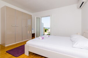 Quarto triplo (Triple Room with Balcony and Sea View) | 3 quartos
