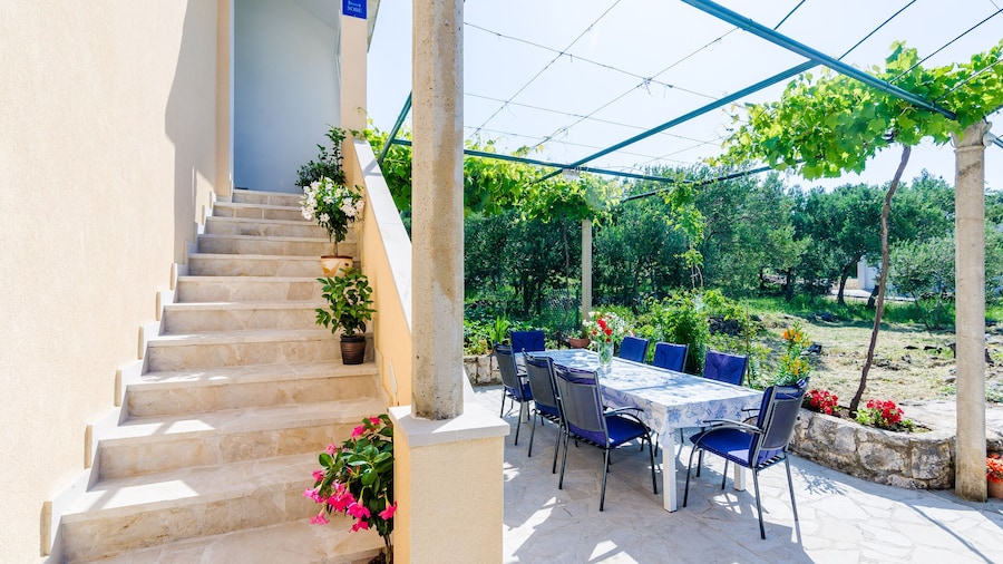 Apartments & Rooms Maždin