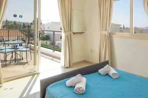 3 chambres, fer et planche à repasser, Wi-Fi gratuit, draps fournis