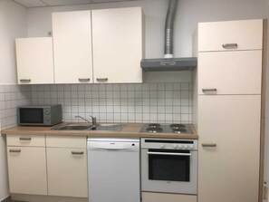 Fridge, microwave, dishwasher - Ferienwohnungen Am Grünen Bahnhof - Ferienwohnung Am Grünen Bahnhof (Lutherstadt Wittenberg)