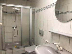 Douche, sĂšche-cheveux