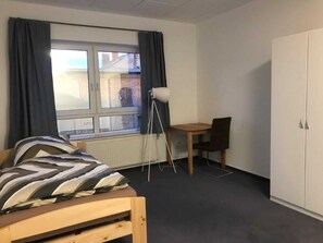 4 Schlafzimmer, Schreibtisch, WLAN, Bettwäsche
