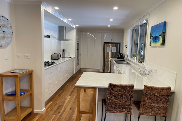 Kitchen - load of space to cook & prepare & chat.