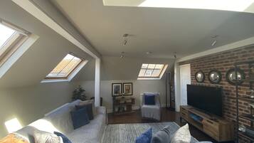 Apartment | 2 bedrooms, iron/ironing board, free WiFi, bed sheets