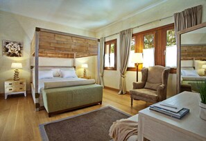5 bedrooms, in-room safe, iron/ironing board, free WiFi