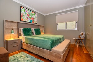 2 quartos, ferros/tábuas de passar roupa, Wi-Fi, roupa de cama