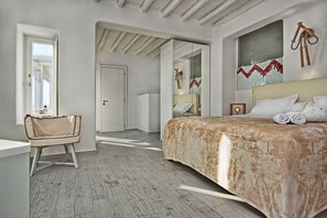 8 bedrooms, iron/ironing board, free WiFi, bed sheets