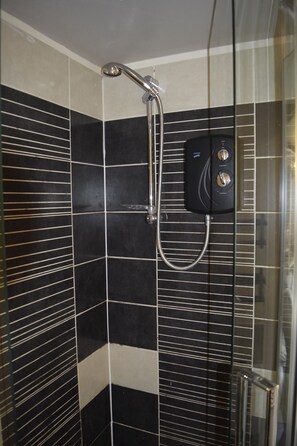 Departamento | Baño | Regadera, secadora de cabello, toallas 