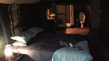 Comfort-telttamajoitus, useita makuuhuoneita, näköala puutarhaan | 1 makuuhuone, vuodevaatteet