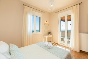 3 bedrooms, in-room safe, desk, iron/ironing board