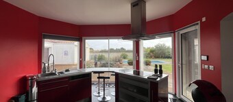 Villa Oyala avec piscine, spacieuse et de qualité