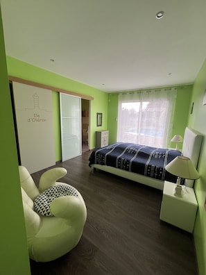 4 chambres, fer et planche à repasser, Wi-Fi gratuit, draps fournis