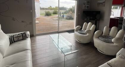 Villa Oyala with heated pool, spacious and