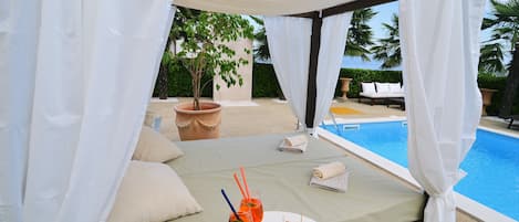 Outdoor pool, a heated pool