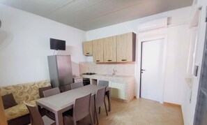 Dining - Villa Luna - Air Conditioned & Independent Holiday Villa San Pietro In Bevagna (San Pietro In Bevagna)