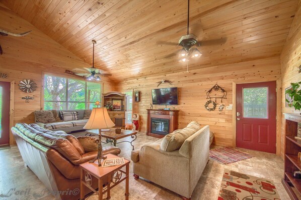 House, Multiple Bedrooms | Living room | Smart TV, fireplace