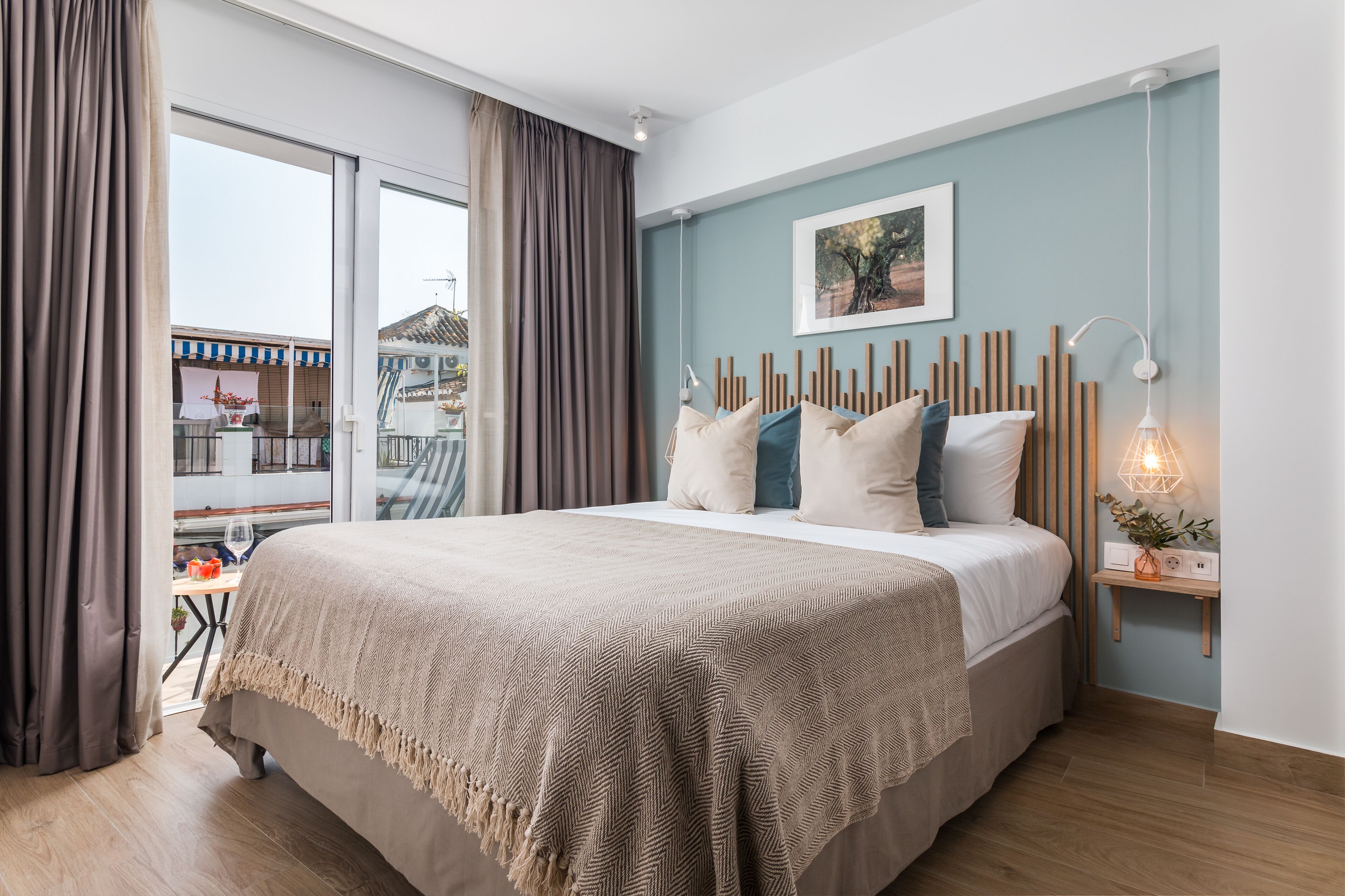 romantic double room | minibar, iron/ironing board, free wifi, bed sheets