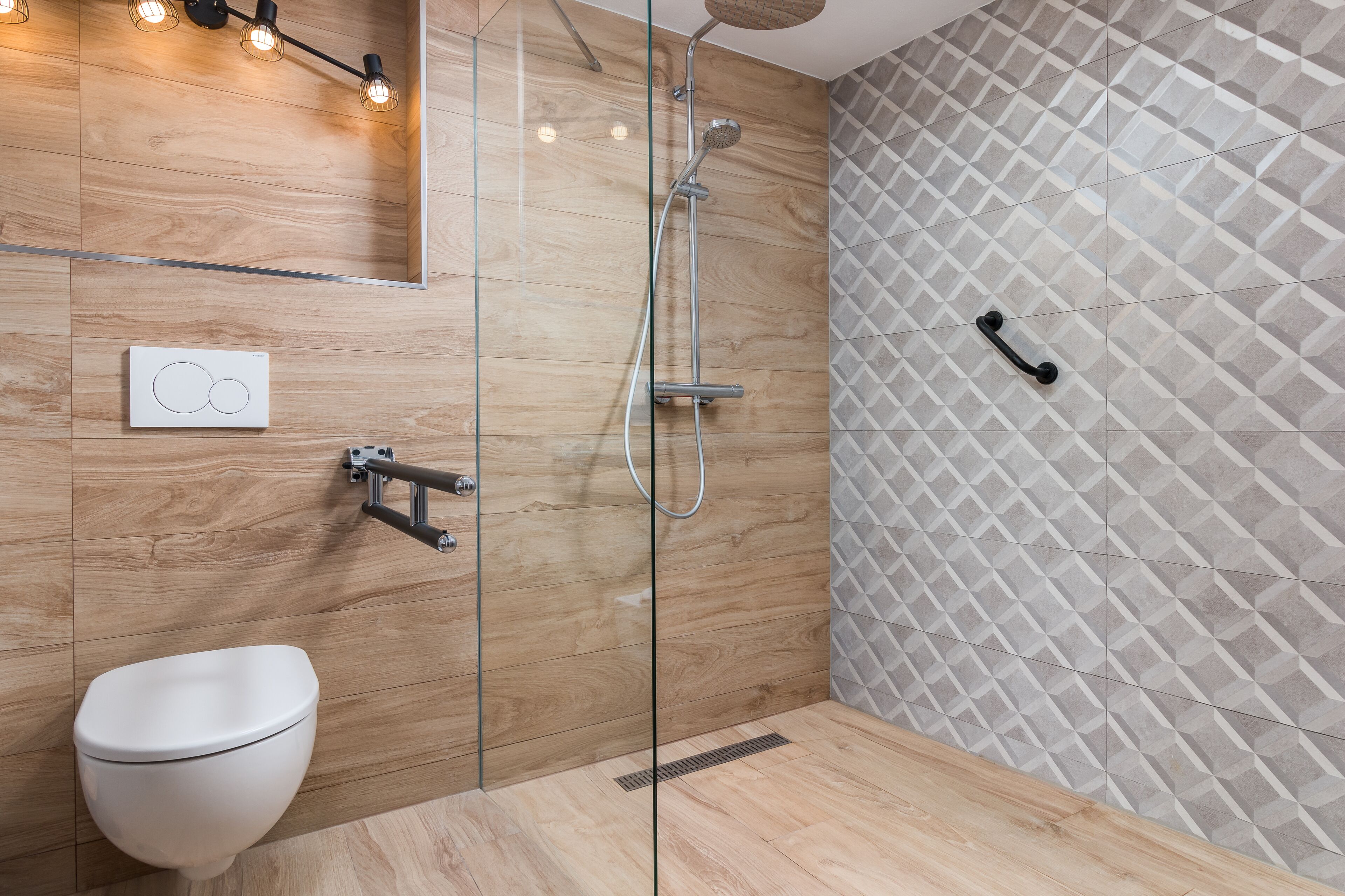 disability access double room (ground floor) | bathroom | shower, free toiletries, hair dryer, towels