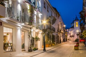 Fachada del alojamiento - Noche