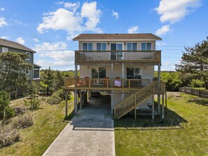 Exterior - Parrothead Inn 4 Bedroom 2 Bath Semi-Oceanfront Home in Nags Head (Nags Head)