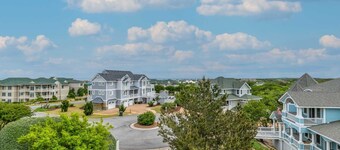Stunning 6 Bedroom Home w/ Private Pool and hot tub. Access to Resort Amenities w/ Seasonal Beach Trolley