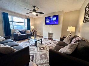 TV - Amazing Mount Washington house 9 min to downtown (Pittsburgh)