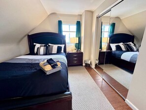 3 bedrooms, desk, iron/ironing board, free WiFi