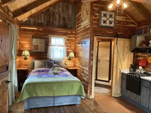 1 多间卧室、熨斗/熨衣板、床单