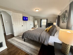 3 bedrooms, desk, iron/ironing board, free WiFi